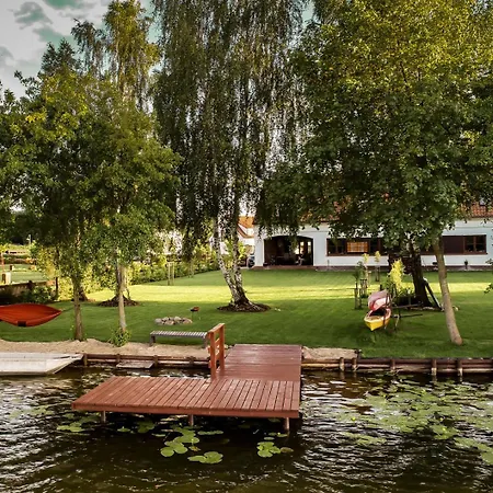 Art&lake House * باسم